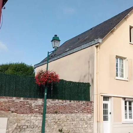 Le Plain Pied Sur Place Le Mêle-sur-Sarthe Extérieur photo